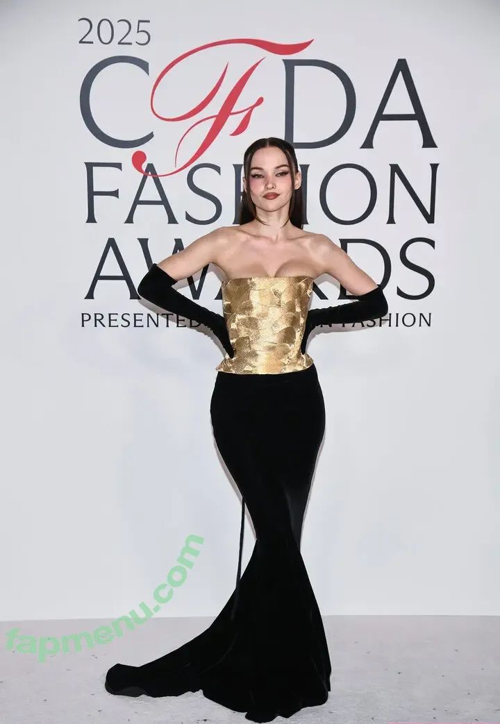 Dove Cameron nude photo #0633 (DoveCameron / darkwingdove / officialdovecameron)