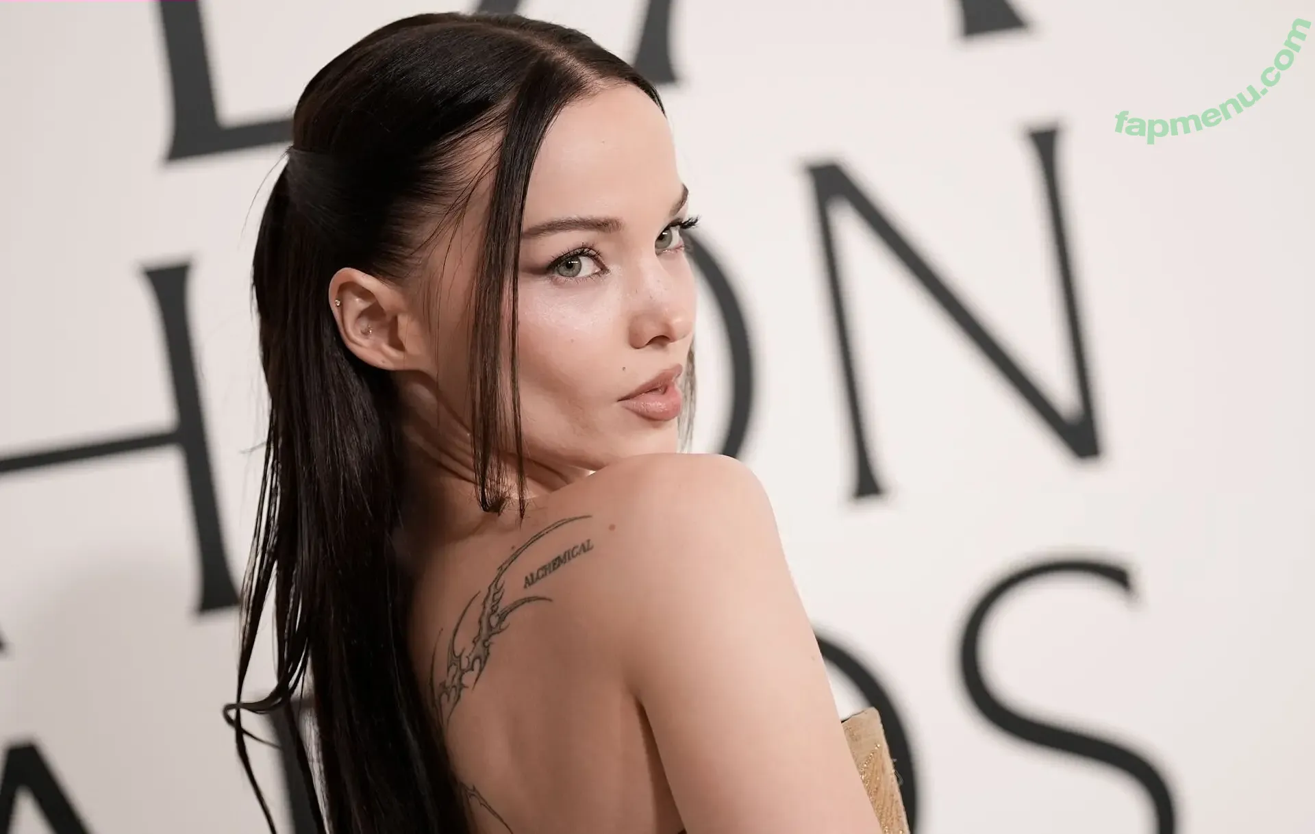 Dove Cameron nude photo #0672 (DoveCameron / darkwingdove / officialdovecameron)