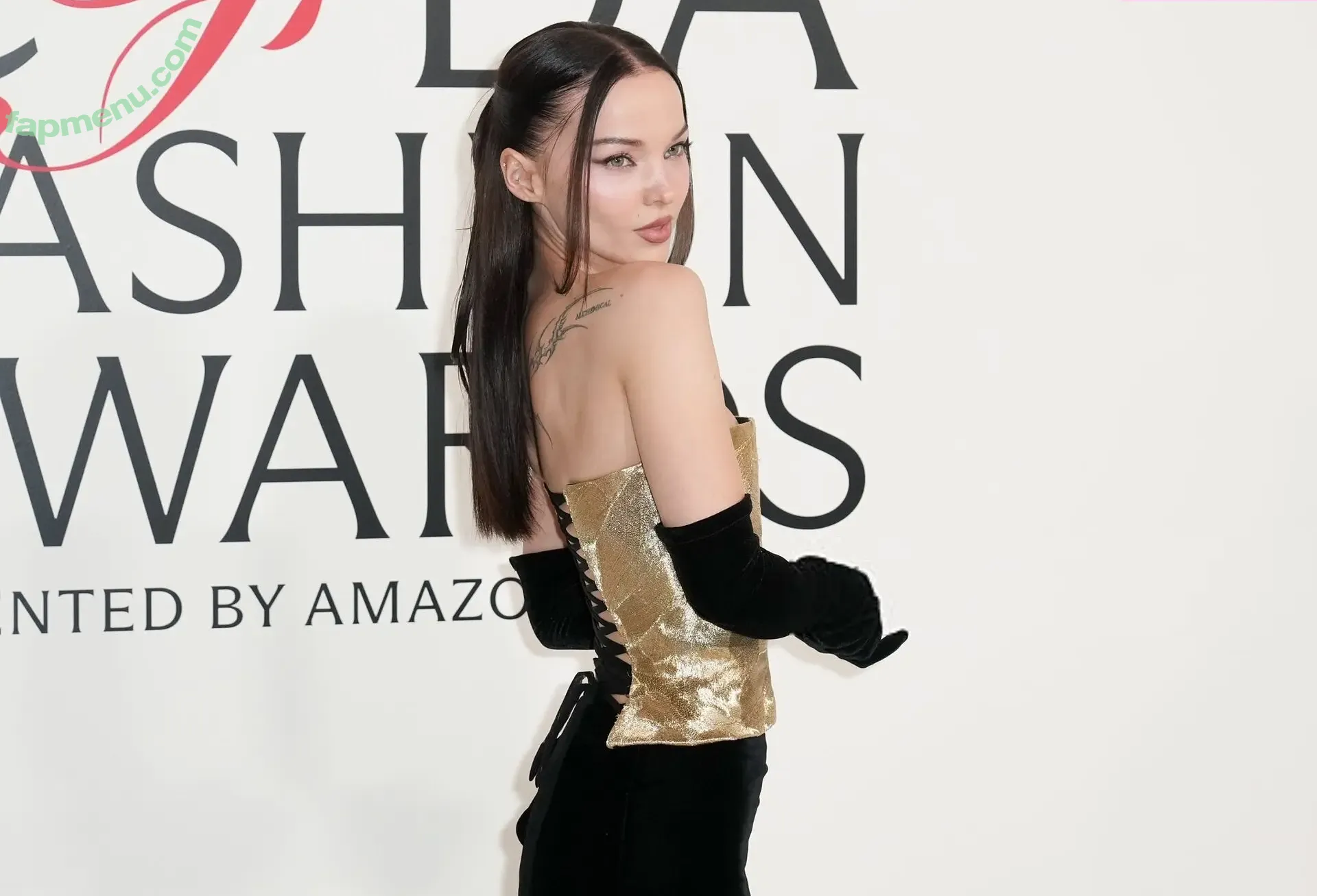 Dove Cameron nude photo #0673 (DoveCameron / darkwingdove / officialdovecameron)