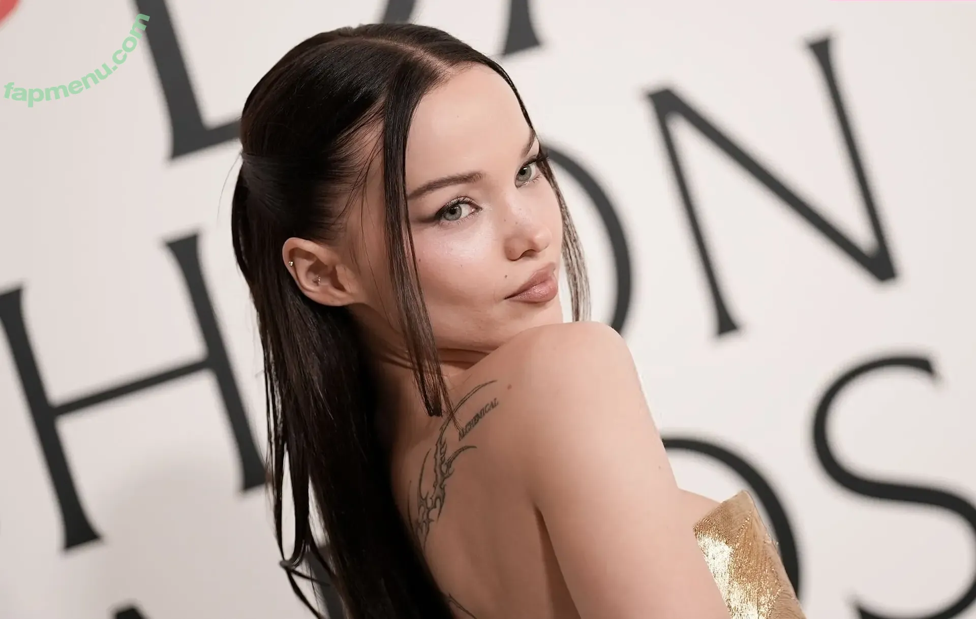 Dove Cameron nude photo #0675 (DoveCameron / darkwingdove / officialdovecameron)