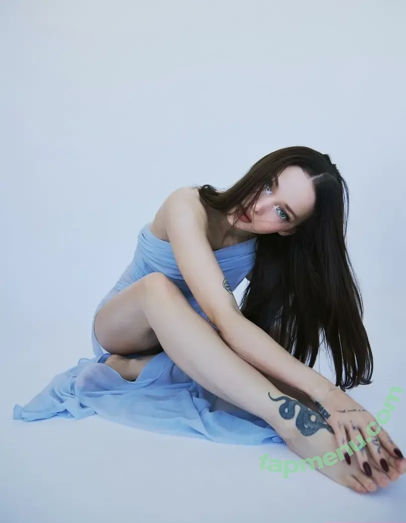 Dove Cameron nude photo #0701 (darkwingdove / dovecameron)