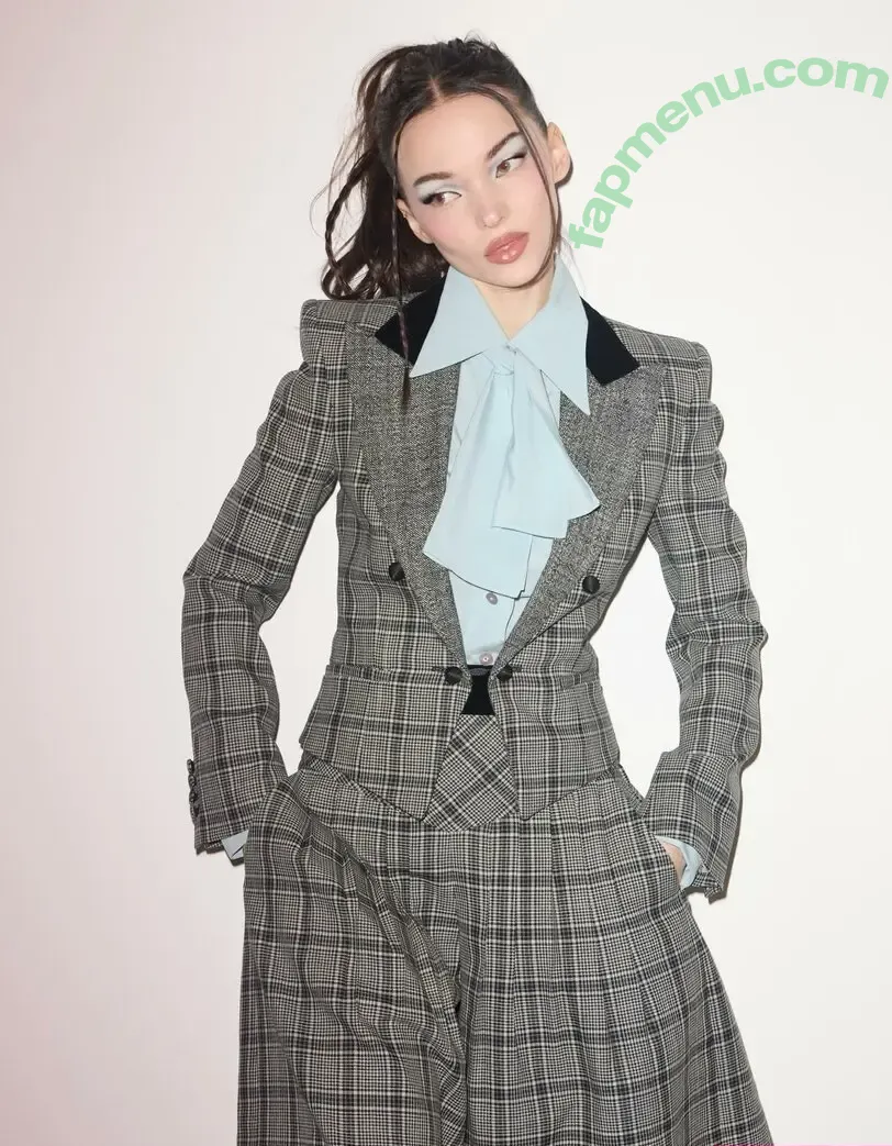 Dove Cameron nude photo #0814 (DoveCameron / darkwingdove / officialdovecameron)