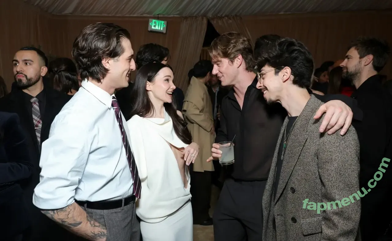 Dove Cameron nude photo #0833 (DoveCameron / darkwingdove / officialdovecameron)