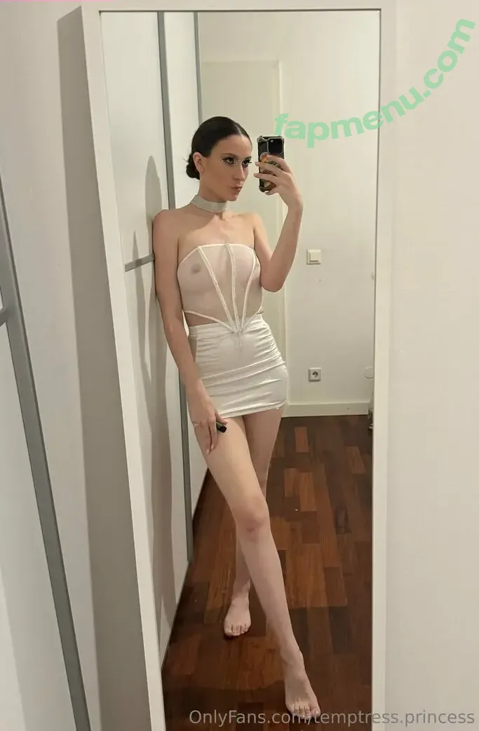 DresslessDi nude photo #0011 (cw / temptress.princess)