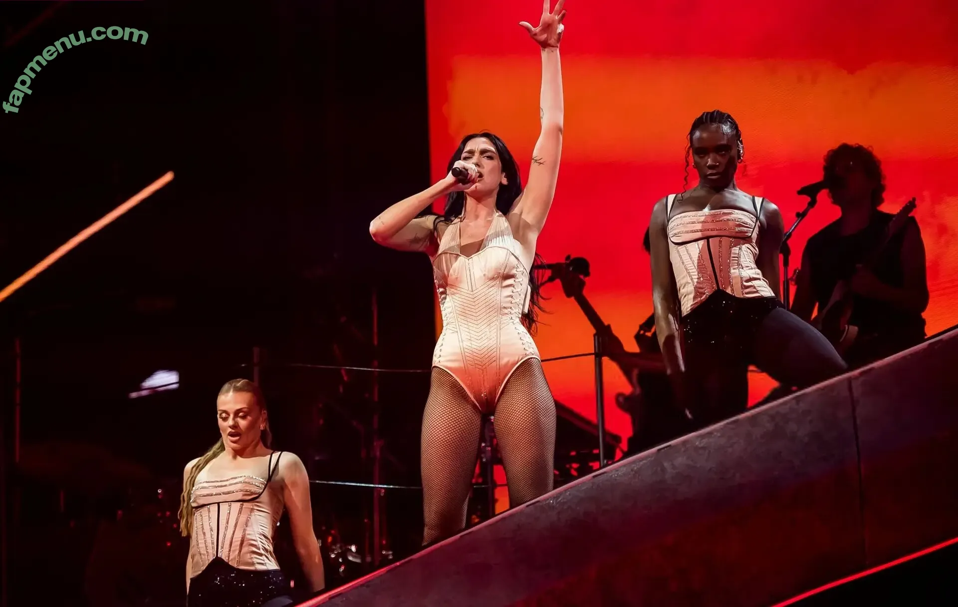 Dua Lipa nude photo #7939 (dua.lipa / dualipa)