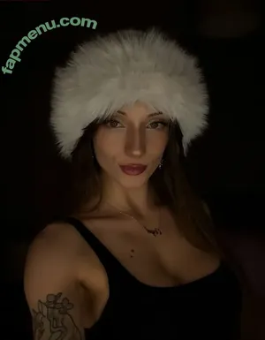 Duckiedoll nude photo #0049