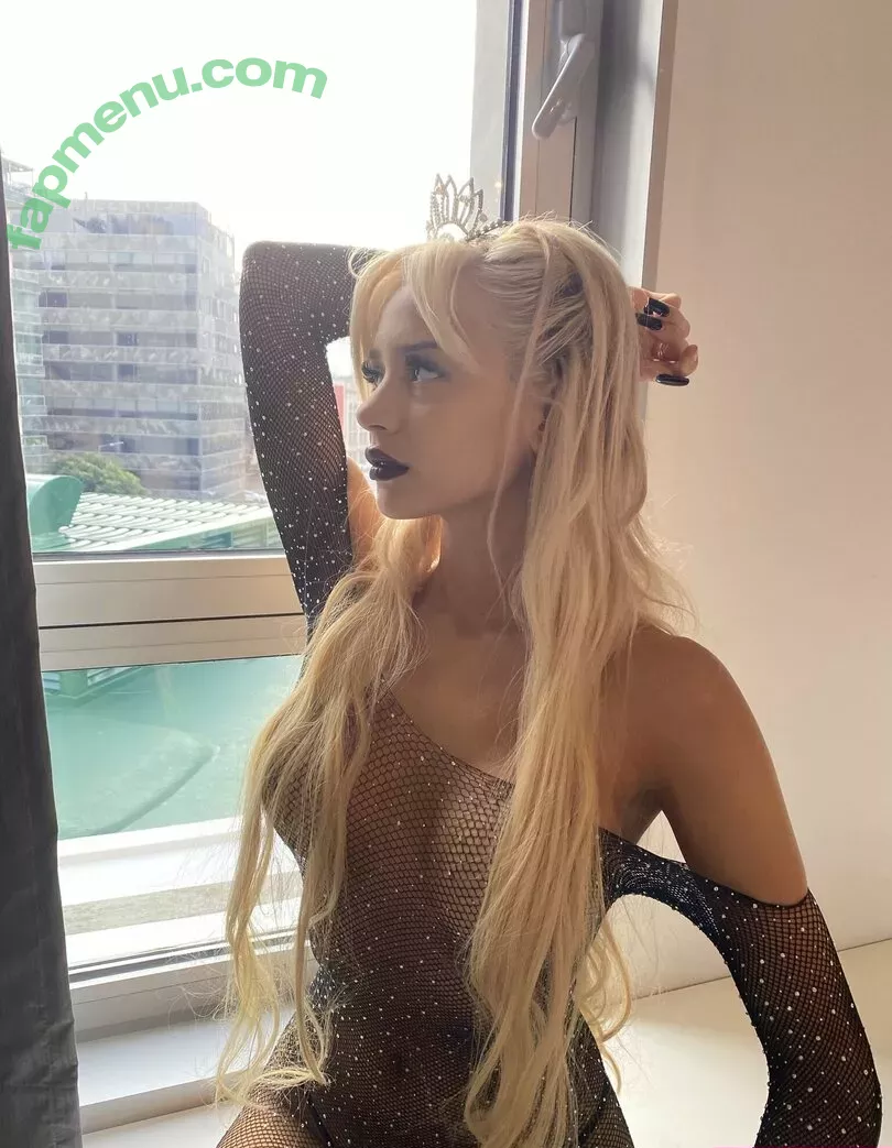 Dulciinea nude photo #0024 (Dulcinea)