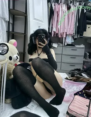 dummi.gf / kariwahh nude photo #0024