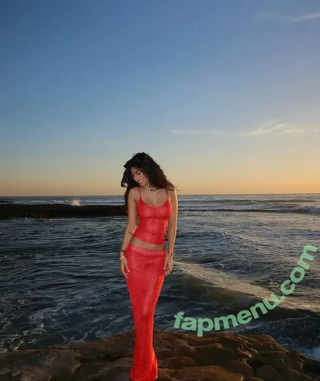 Dunia Shabani nude photo #0007 (dunia.shabani)