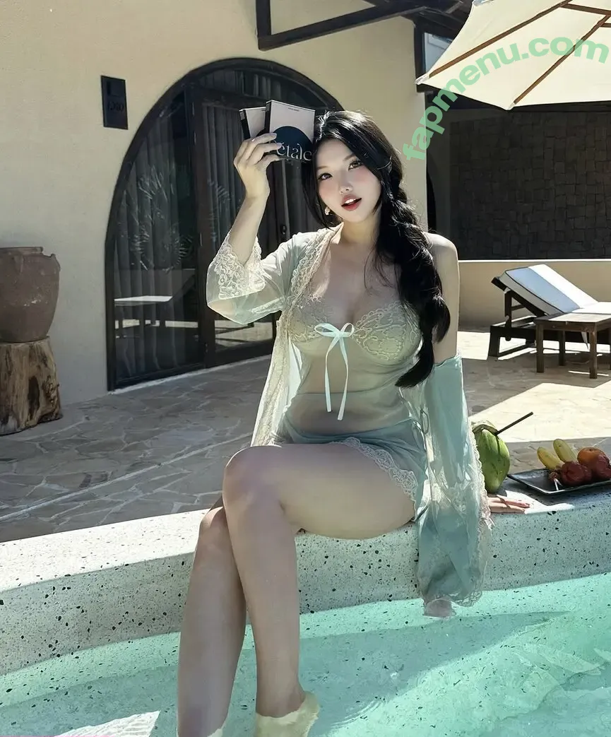 Duyenn Hipp nude photo #1284 (duyenn.hipp)