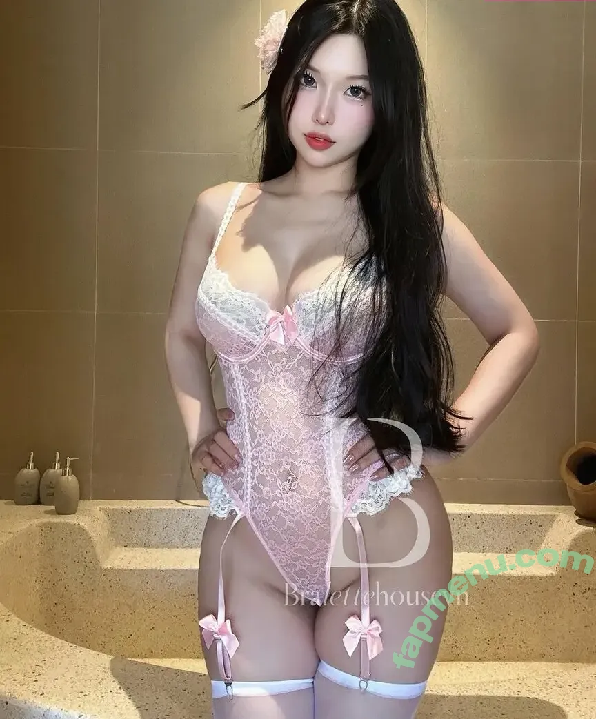 Duyenn Hipp nude photo #1420 (duyenn.hipp)