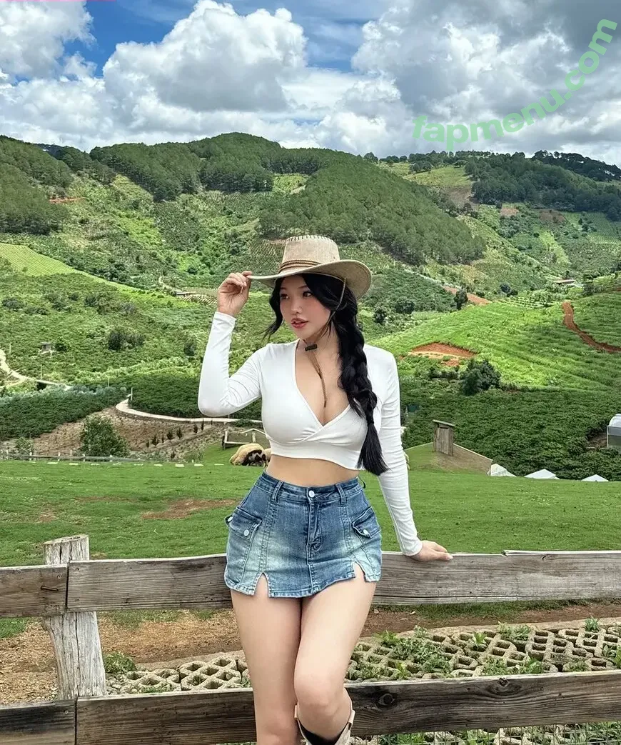 Duyenn Hipp nude photo #1468 (duyenn.hipp)