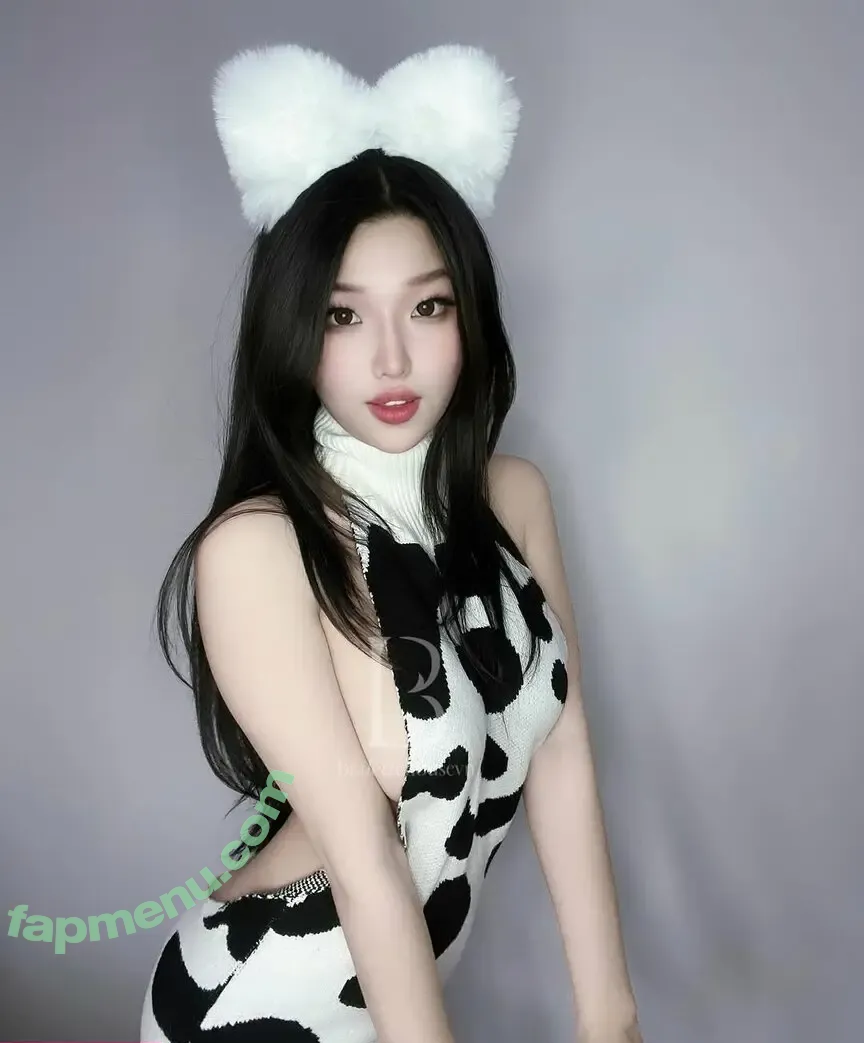 Duyenn Hipp nude photo #1492 (duyenn.hipp)