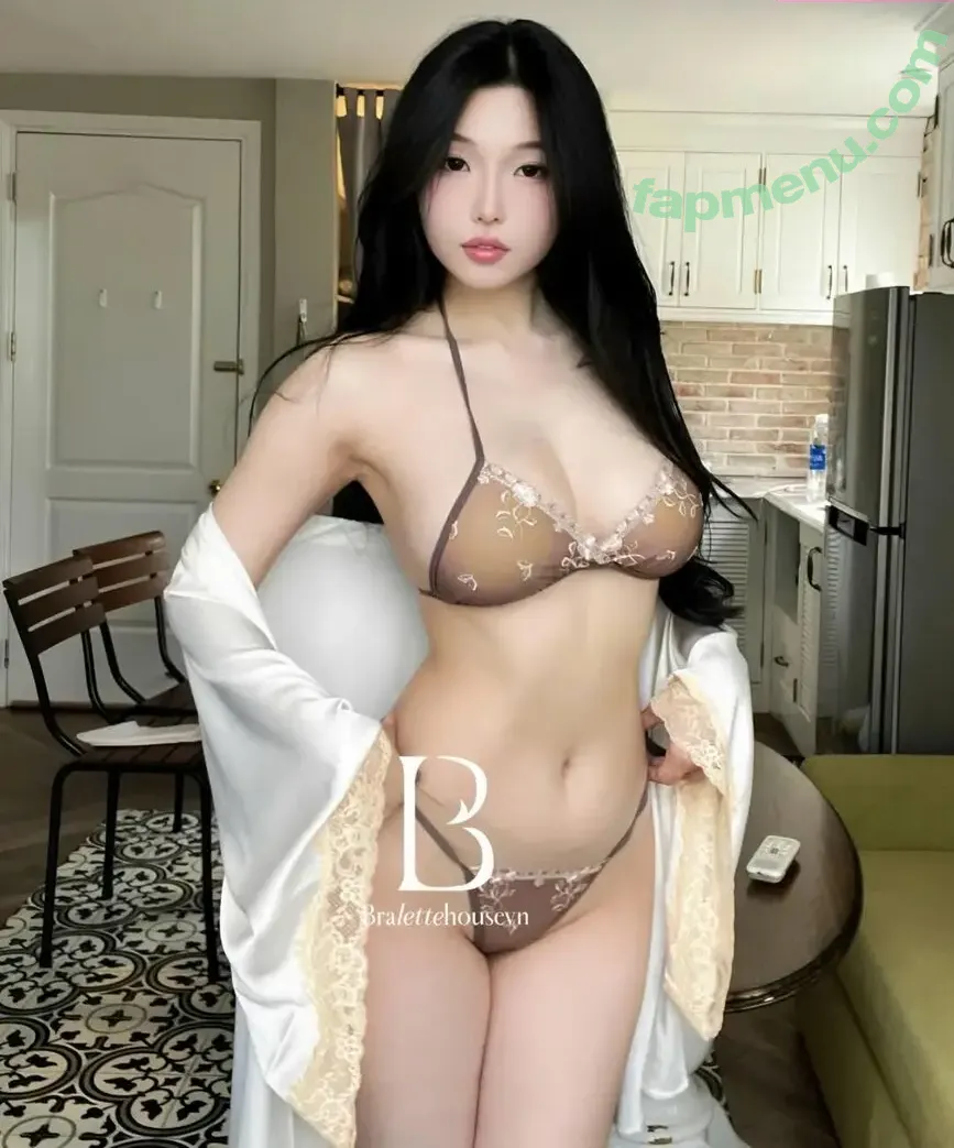 Duyenn Hipp nude photo #1493 (duyenn.hipp)