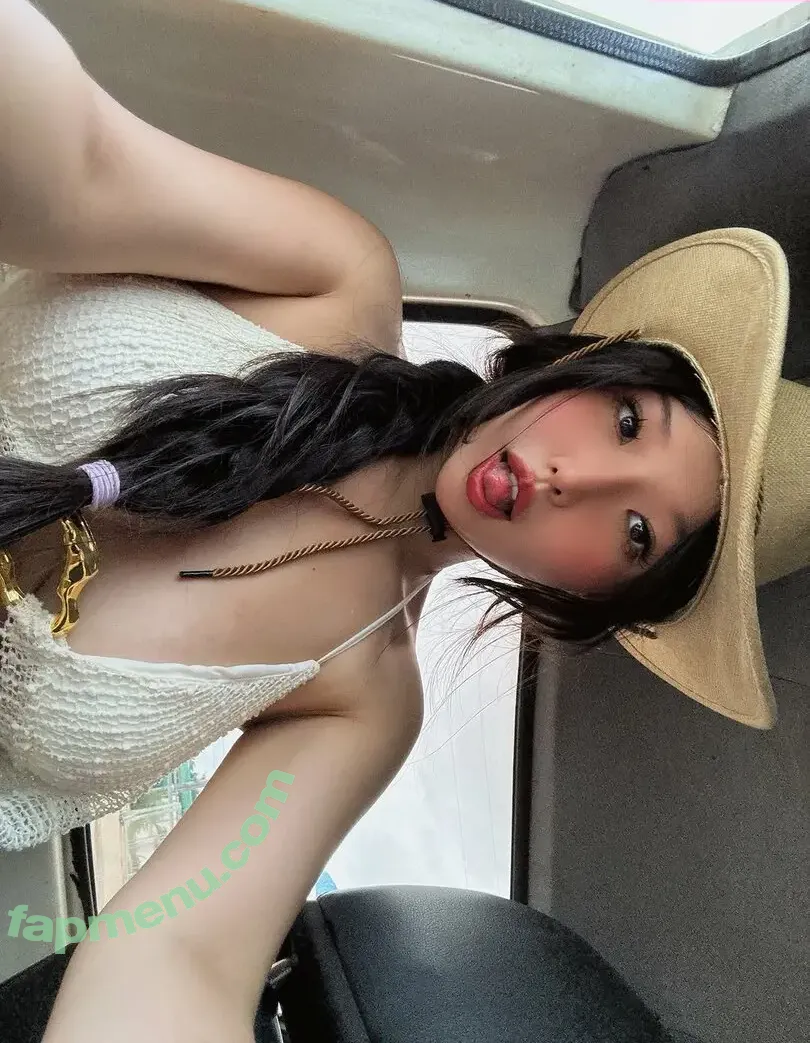 Duyenn Hipp nude photo #1524 (duyenn.hipp)