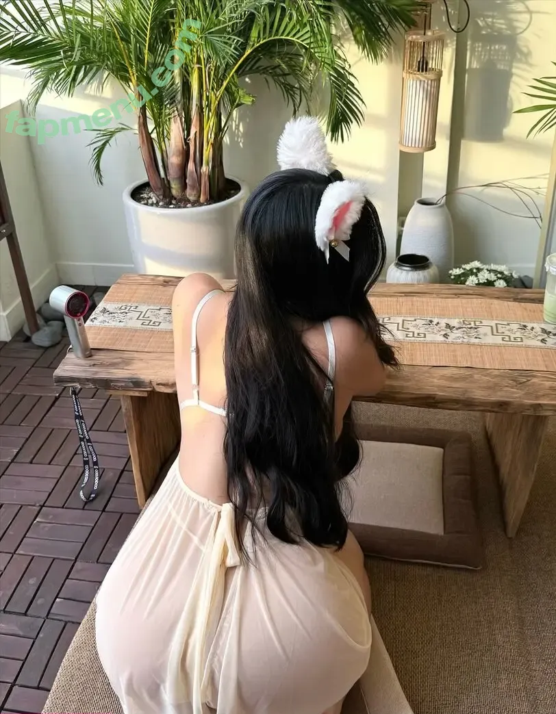 Duyenn Hipp nude photo #1798 (duyenn.hipp)