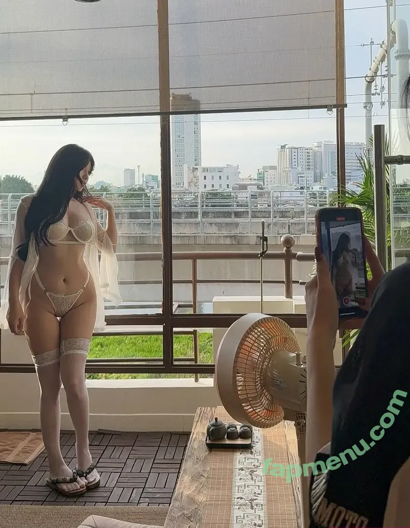 Duyenn Hipp nude photo #1849 (duyenn.hipp)