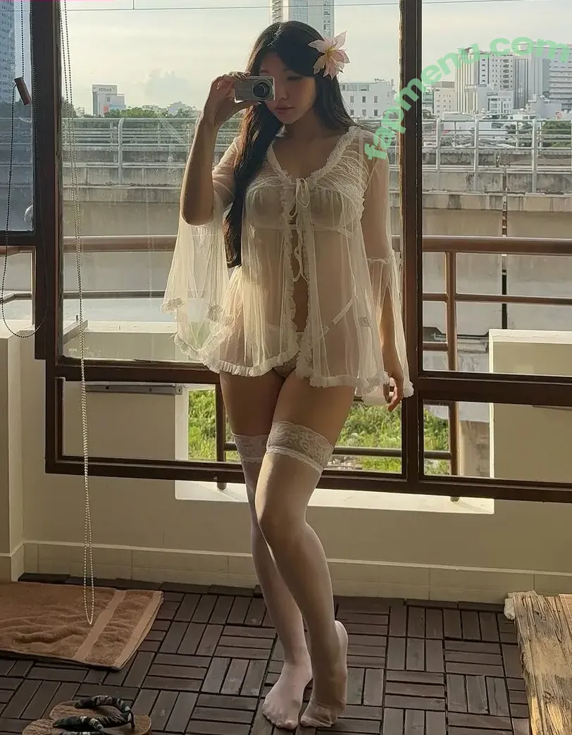 Duyenn Hipp nude photo #1852 (duyenn.hipp)