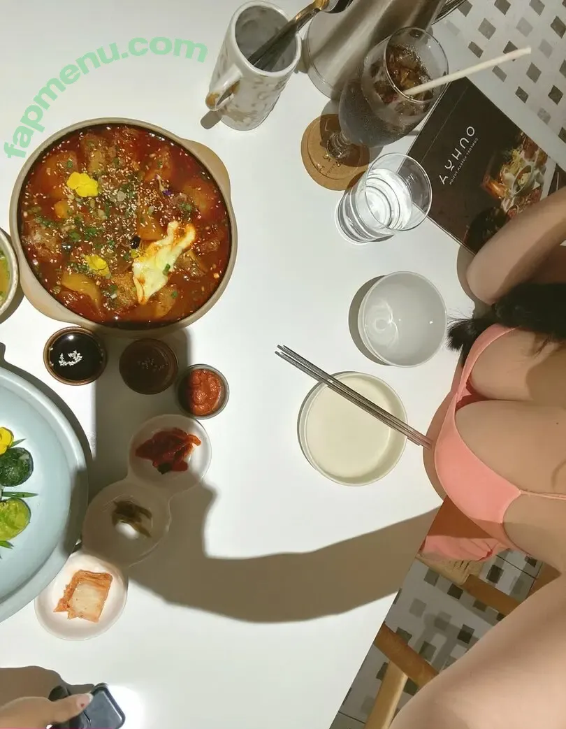 Duyenn Hipp nude photo #1853 (duyenn.hipp)