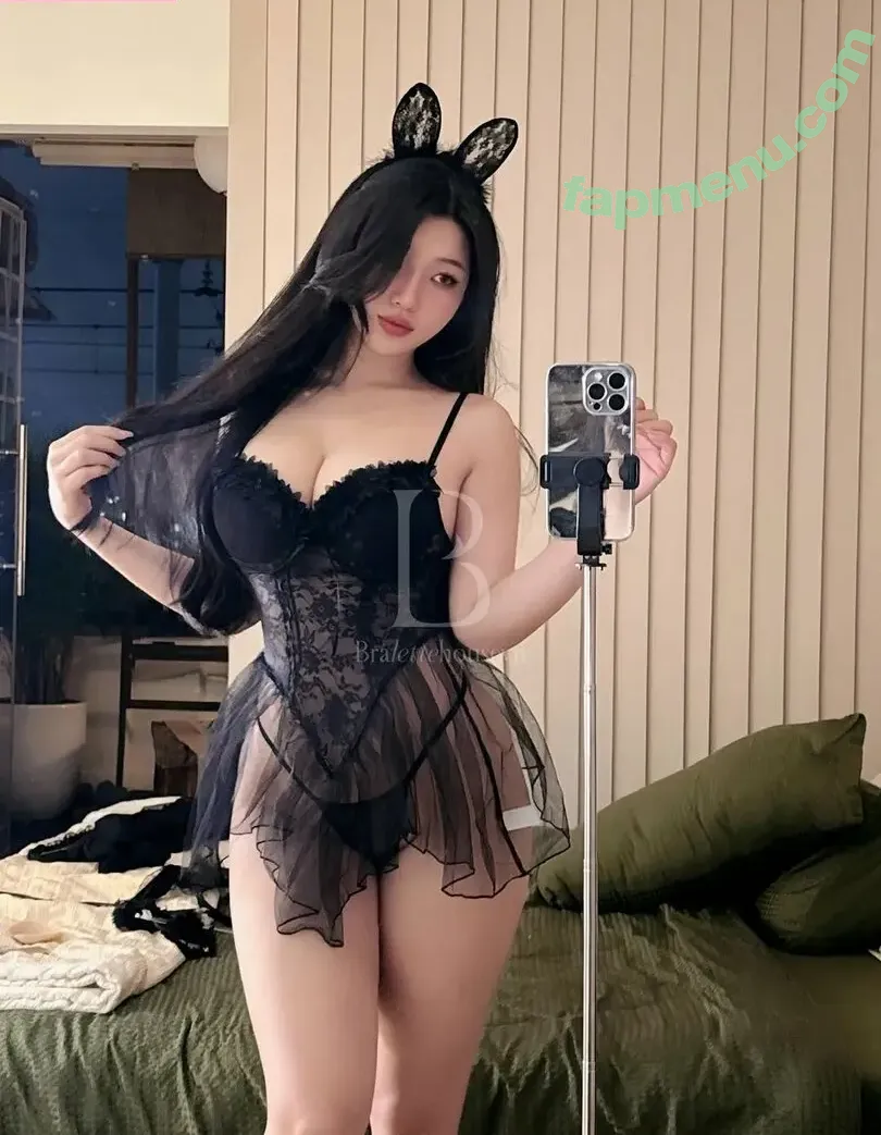 Duyenn Hipp nude photo #1865 (duyenn.hipp)