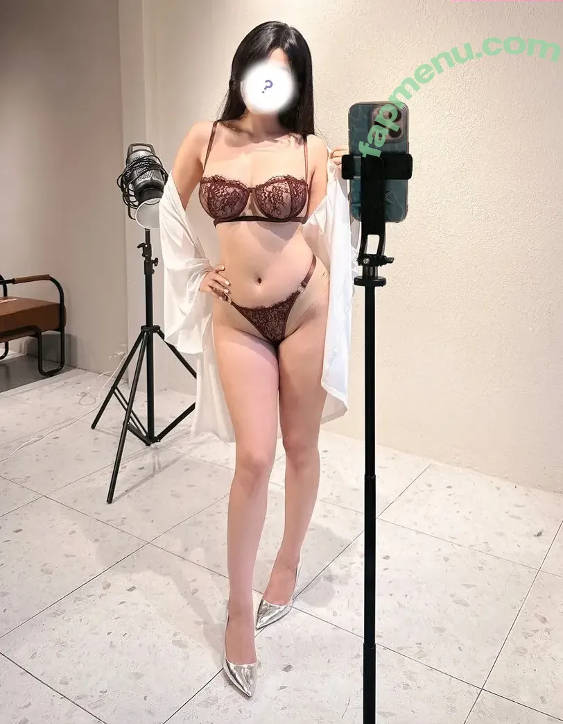 Duyenn Hipp nude photo #1923 (duyenn.hipp)