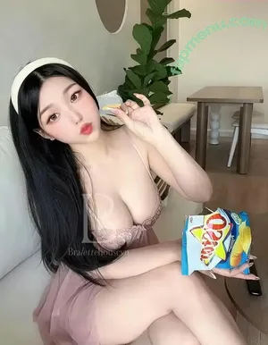 Duyenn Hipp / duyenn.hipp nude photo #2137