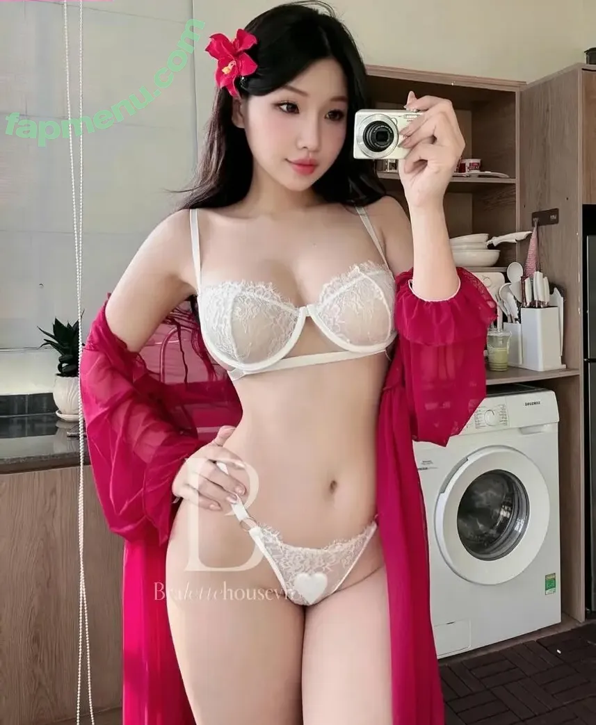 Duyenn Hipp nude photo #2005 (duyenn.hipp)