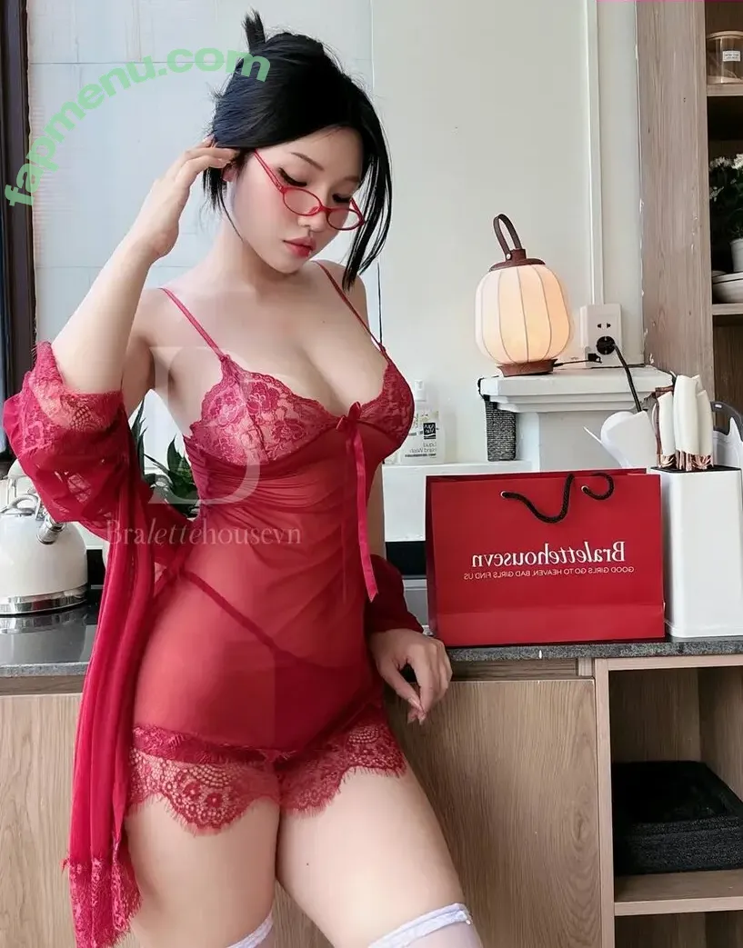 Duyenn Hipp nude photo #2023 (duyenn.hipp)