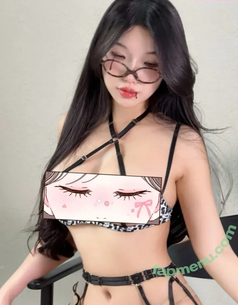 Duyenn Hipp nude photo #2090 (duyenn.hipp)