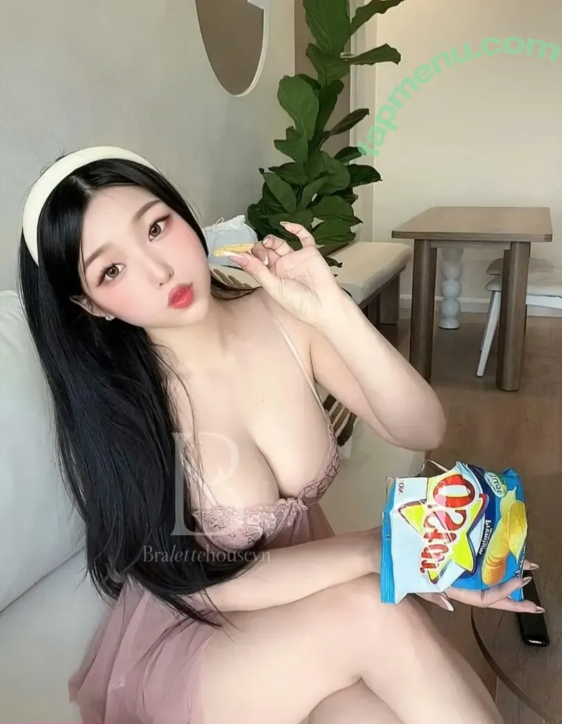 Duyenn Hipp nude photo #2120 (duyenn.hipp)