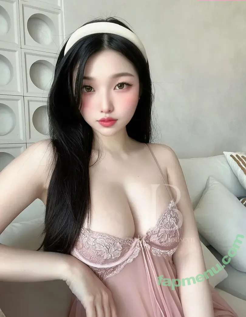 Duyenn Hipp nude photo #2127 (duyenn.hipp)