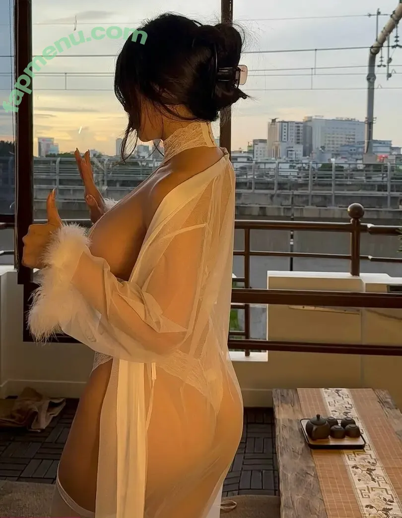 Duyenn Hipp nude photo #2149 (duyenn.hipp)