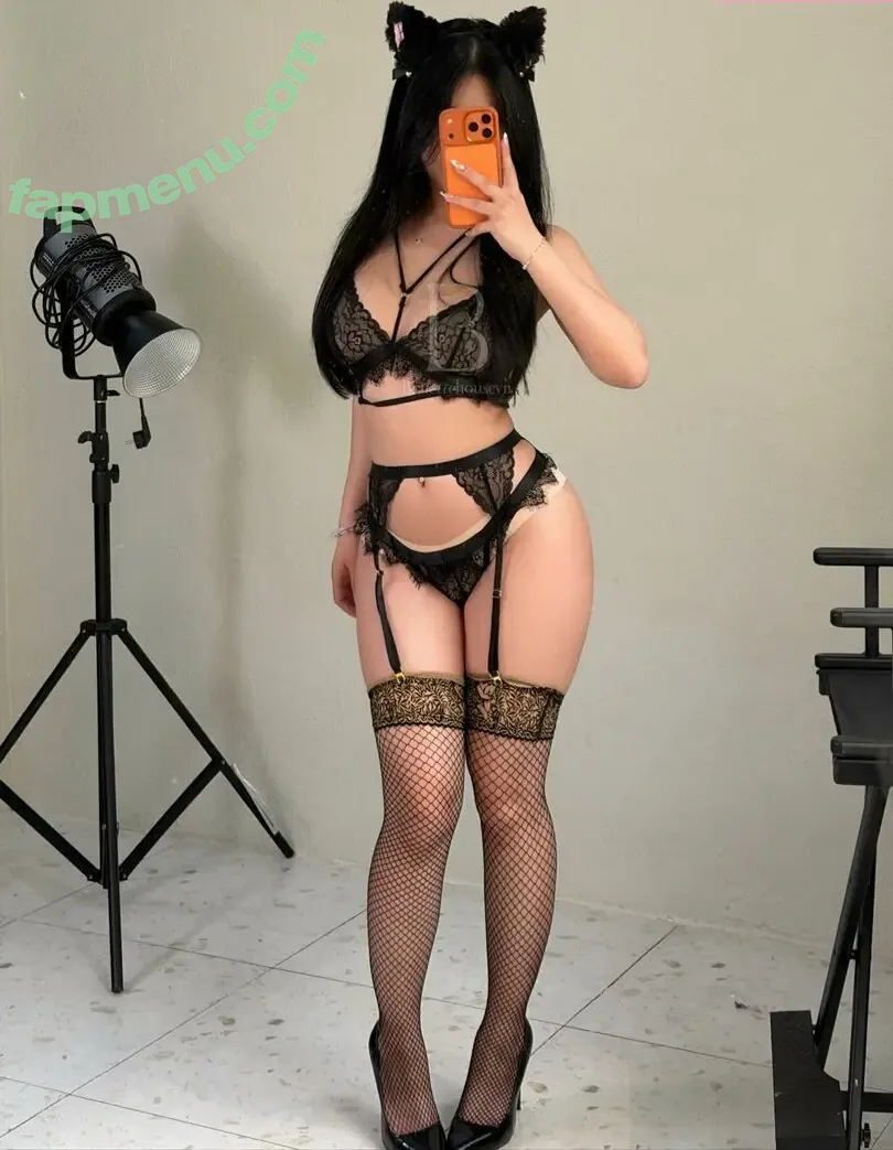 Duyenn Hipp nude photo #2158 (duyenn.hipp)