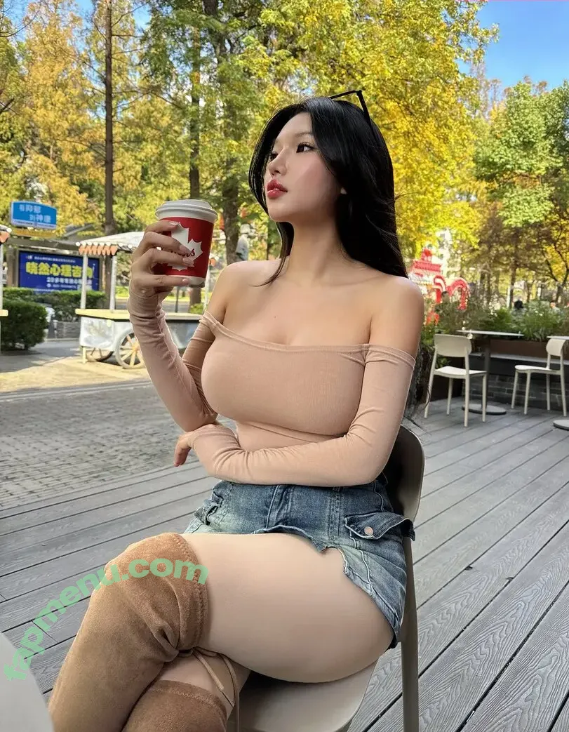 Duyenn Hipp nude photo #2175 (duyenn.hipp)