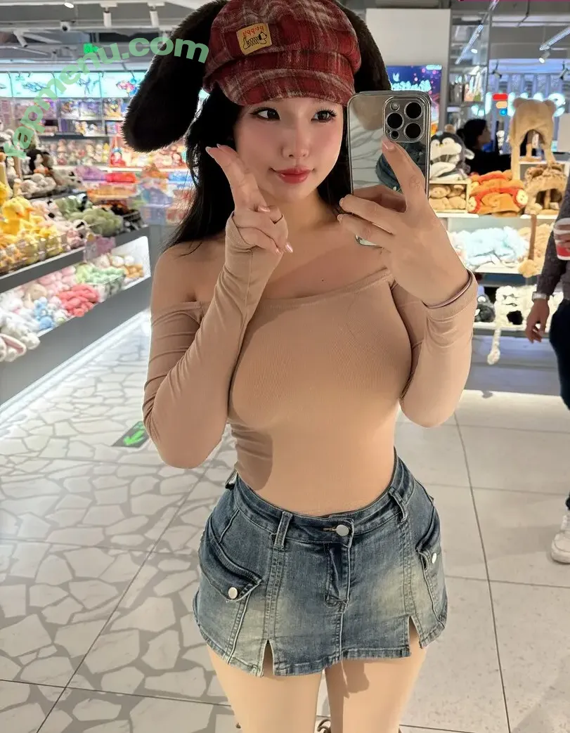 Duyenn Hipp nude photo #2185 (duyenn.hipp)