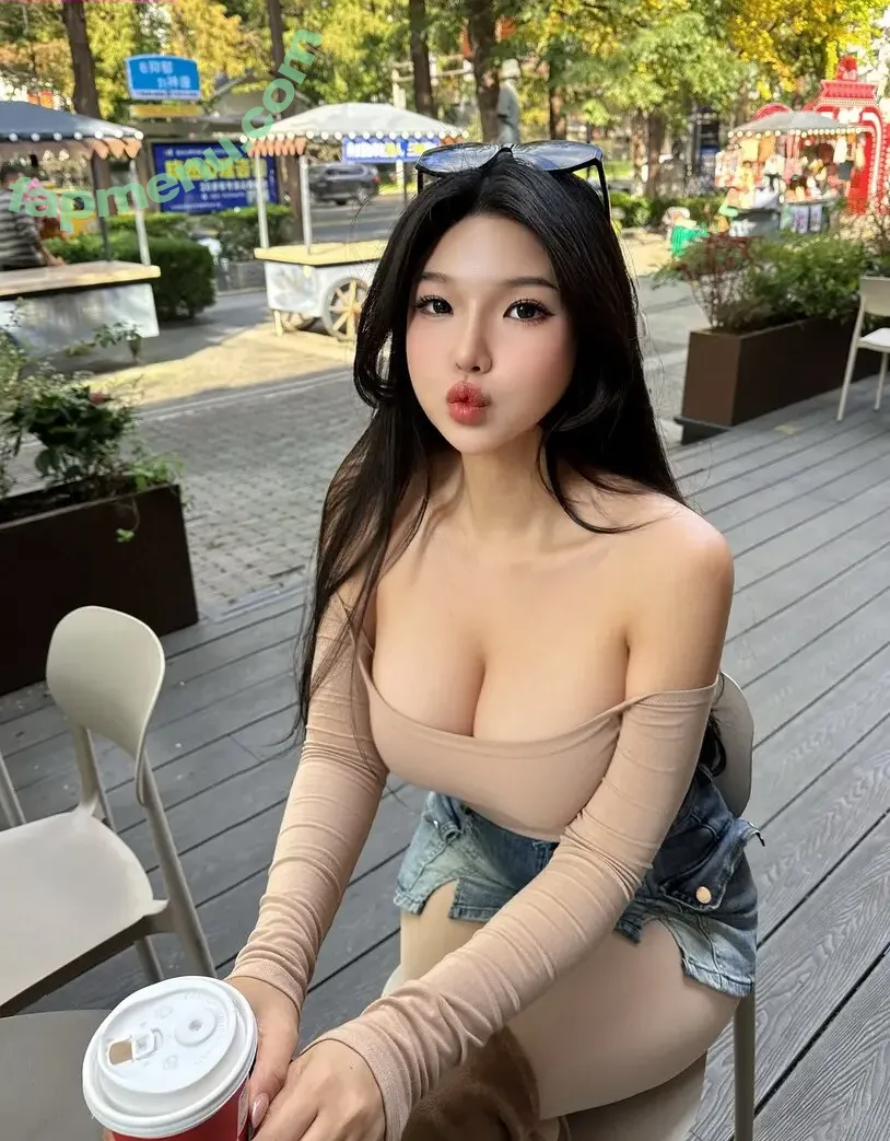 Duyenn Hipp nude photo #2186 (duyenn.hipp)