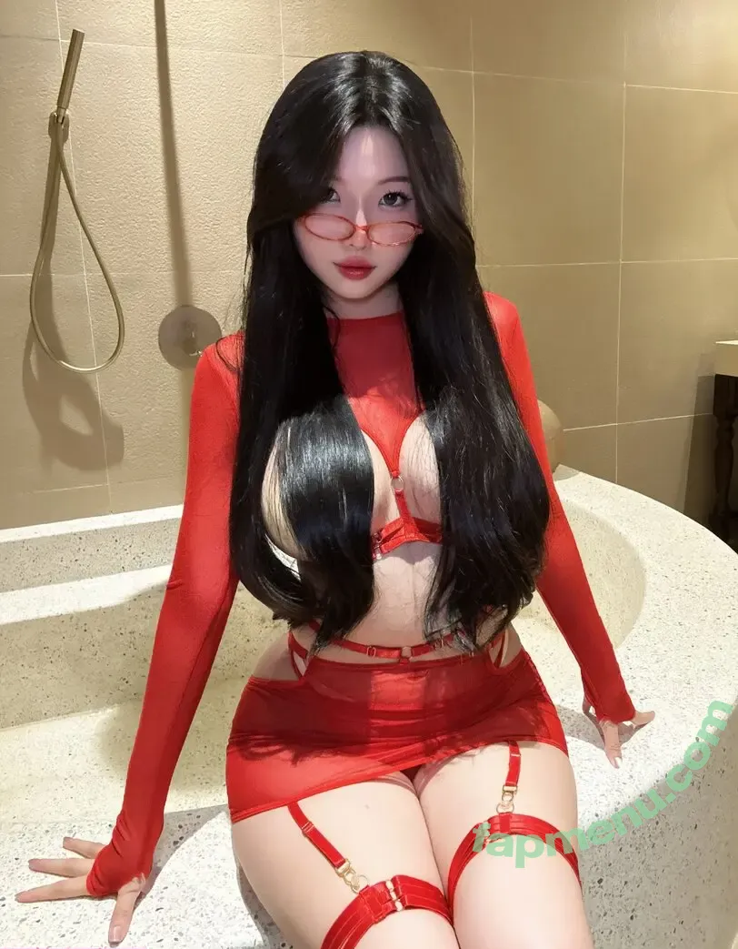 Duyenn Hipp nude photo #2227 (duyenn.hipp)