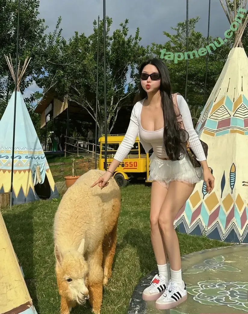 Duyenn Hipp nude photo #2252 (duyenn.hipp)