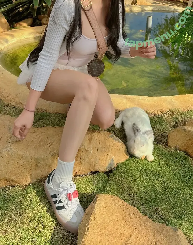 Duyenn Hipp nude photo #2253 (duyenn.hipp)