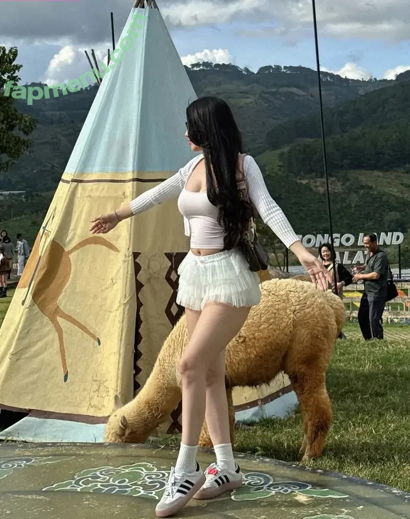 Duyenn Hipp nude photo #2257 (duyenn.hipp)