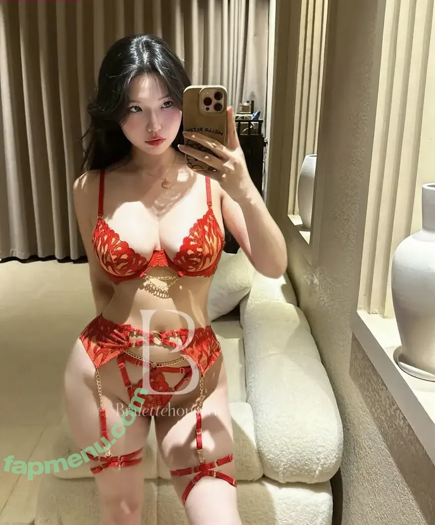 Duyenn Hipp nude photo #2297 (duyenn.hipp)