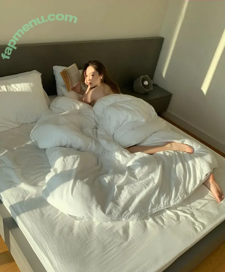 Duygu Özaslan nude photo #0021 (duyguozaslan)