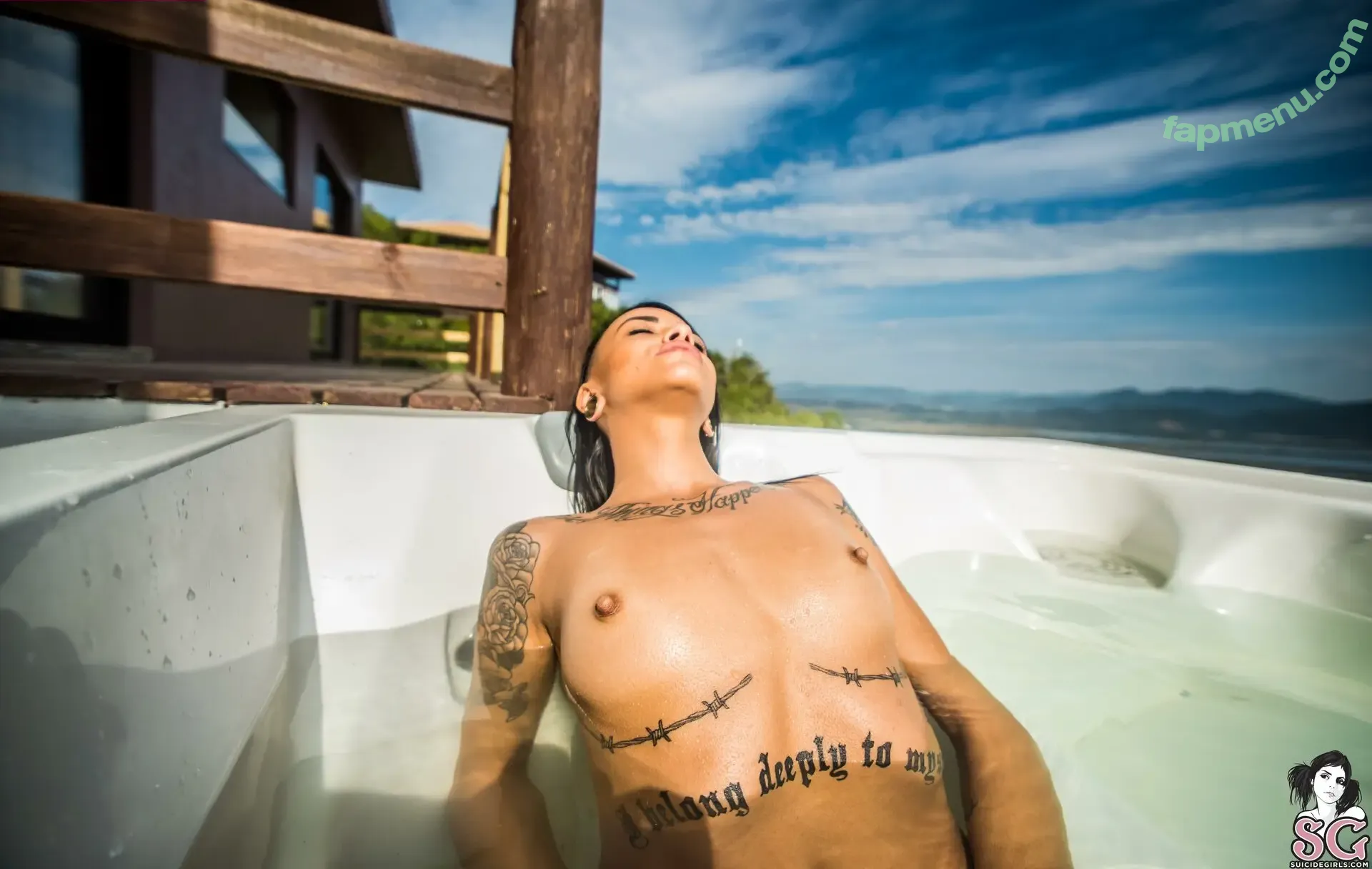 DWWG nude photo #0033 (dwwgsg / dwwgsuicide)