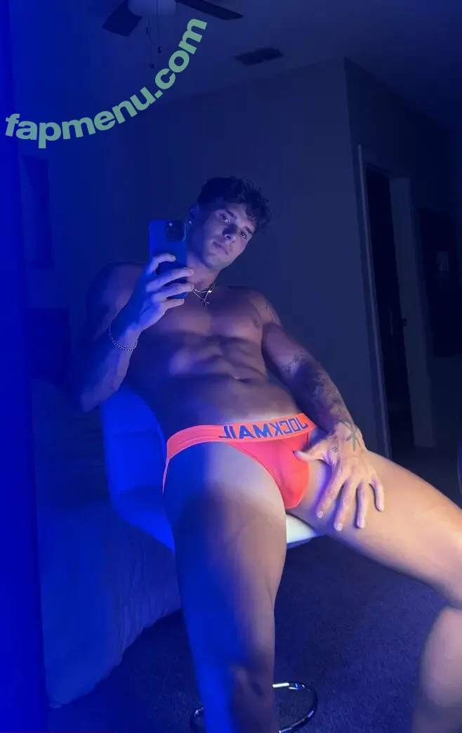dylan.nichols13 nude photo #0021 (dylan.nichols13)