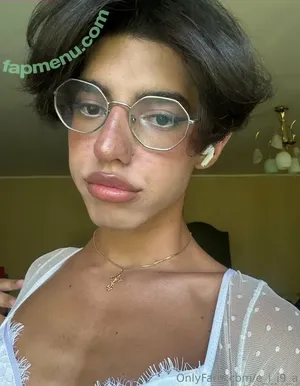 e_l_i9_a / eliiia_a nude photo #0024