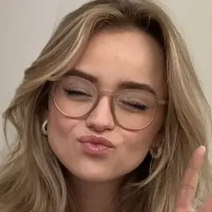 easyemi / easyemii nude photo #0004