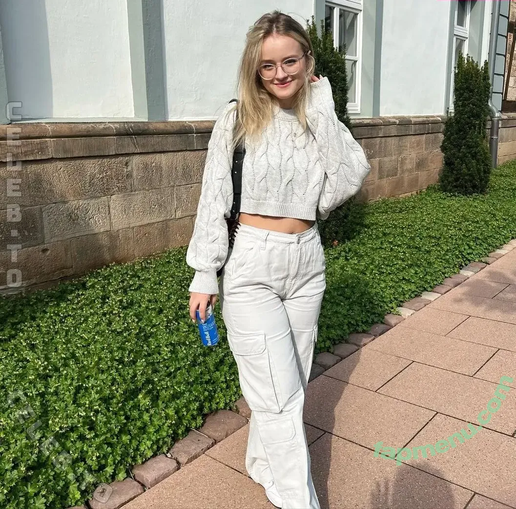 easyemi nude photo #0006 (easyemii)