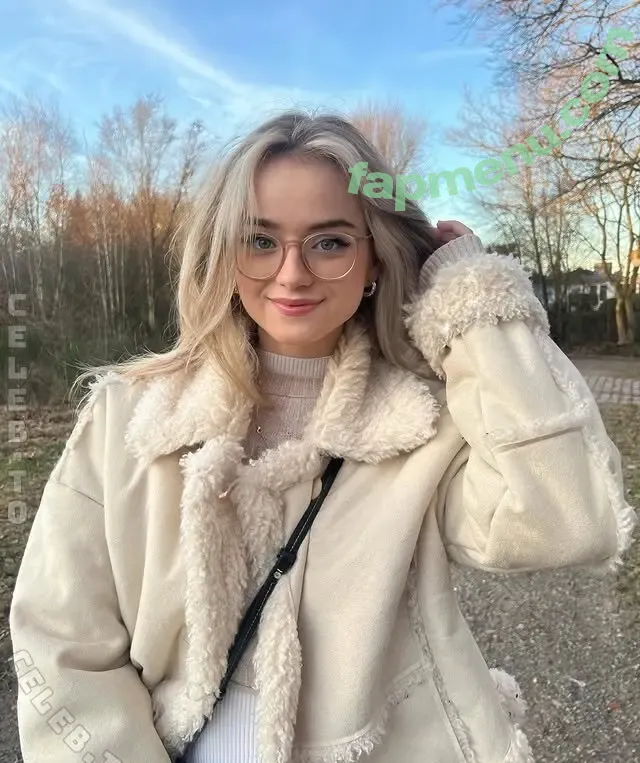 easyemi nude photo #0011 (easyemii)