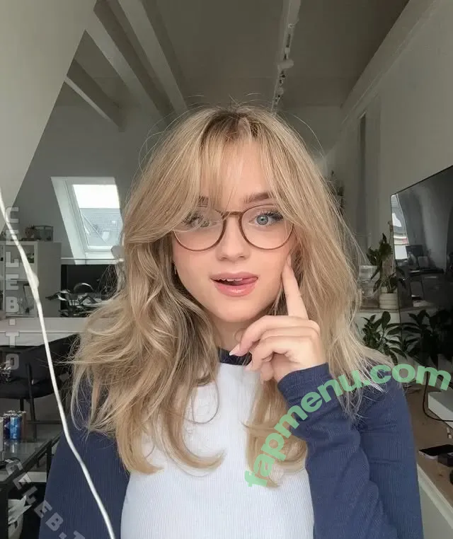 easyemi nude photo #0012 (easyemii)