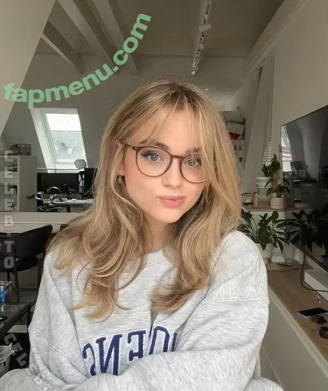 easyemi nude photo #0013 (easyemii)